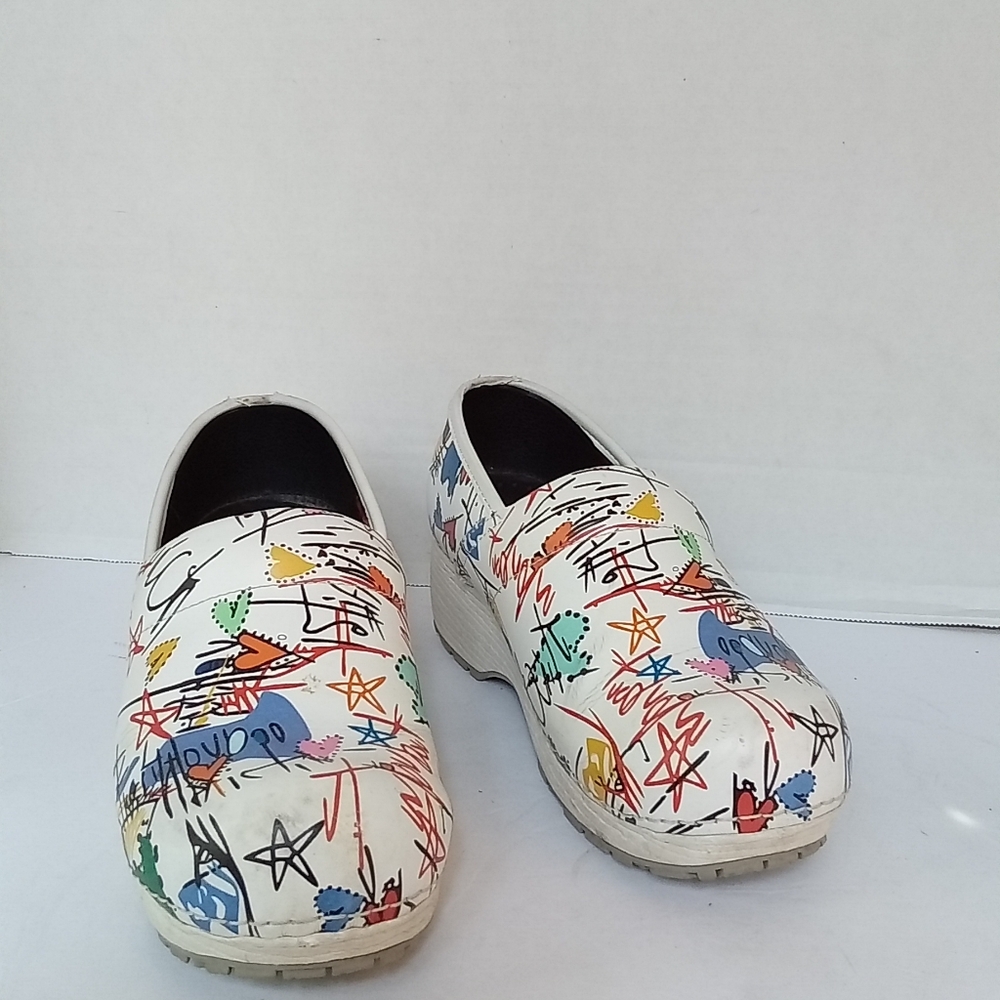 Anywear Zone Clogs Graffiti Print Slip Resistant Nursing Shoes Comfort‎ Size 8